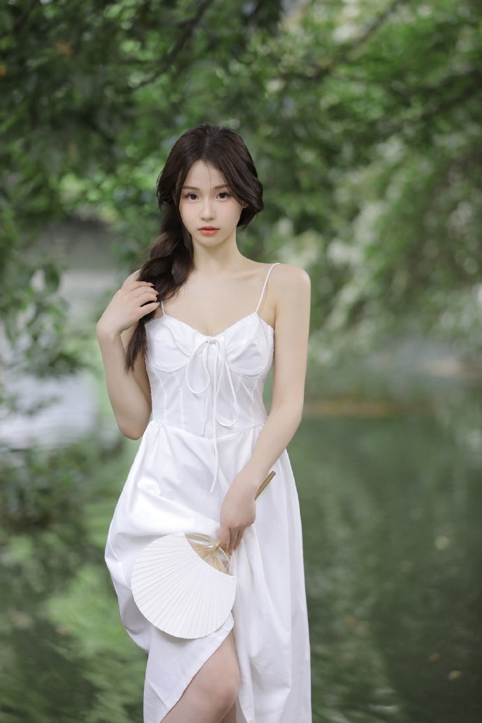 奇怪的她